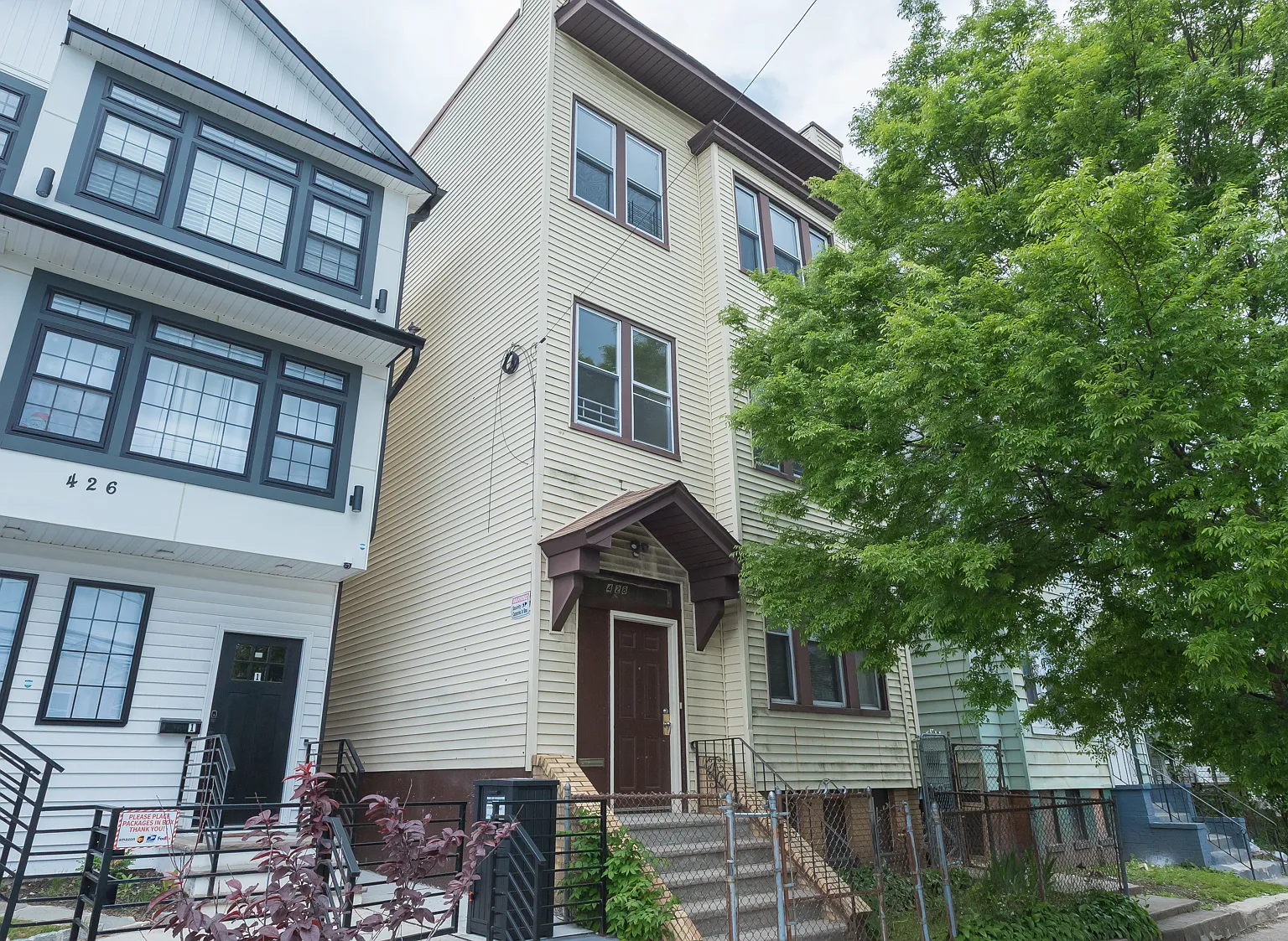 3 bed, $2,000 — Photo 2