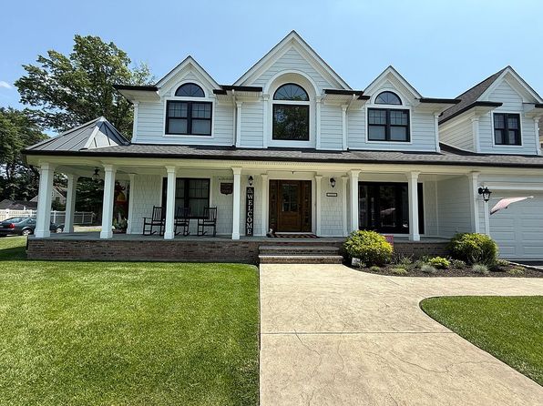 595 Bloomingdale Ave