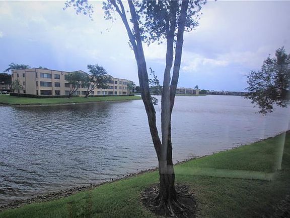 5th image of 7532 Ashmont Cir #208