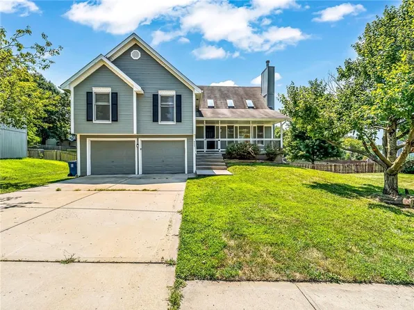 805 Black Oak Dr, Liberty, MO 64068