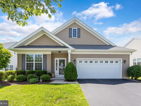 215 Gaston Ln, Coatesville, PA 19320