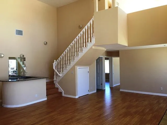 1872 Midvale Ave — Photo 1
