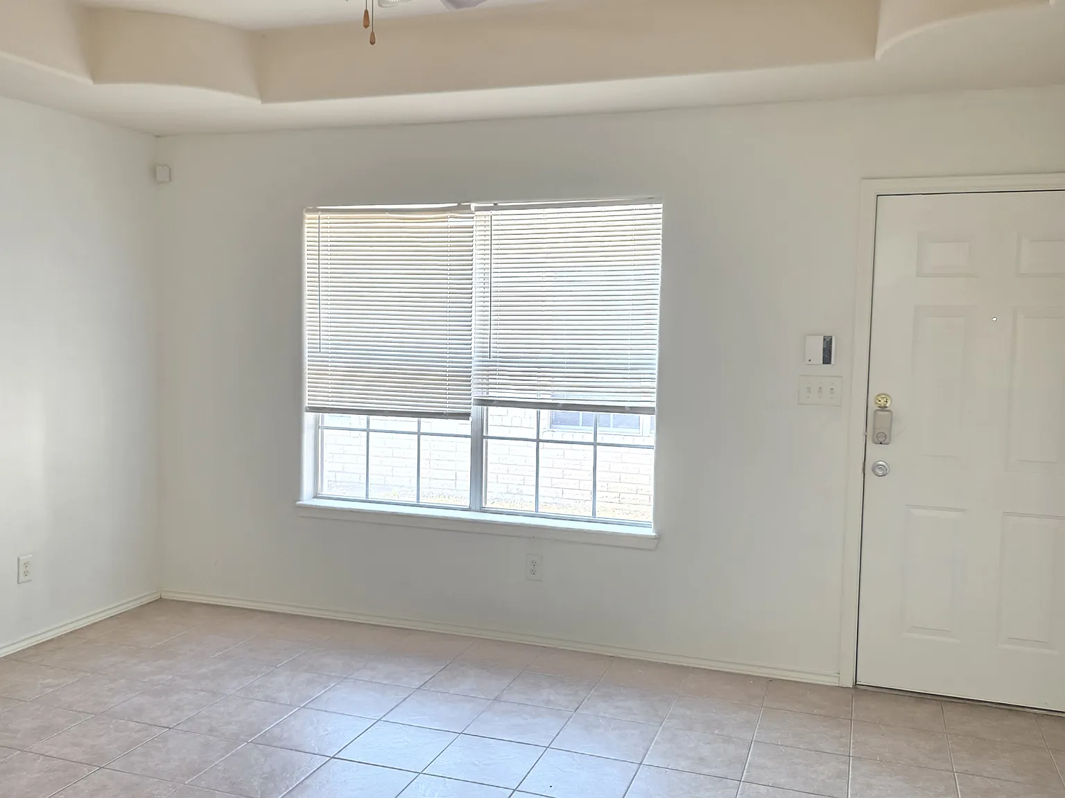 2 bed, 964 sqft, $900 — Photo 2