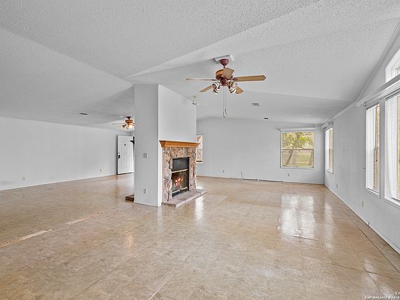 4th image of 1189 Vivroux Ranch