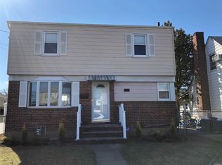 355 Latham Rd, Mineola, NY 11501