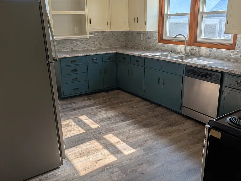 536 W 5th St — Photo 13