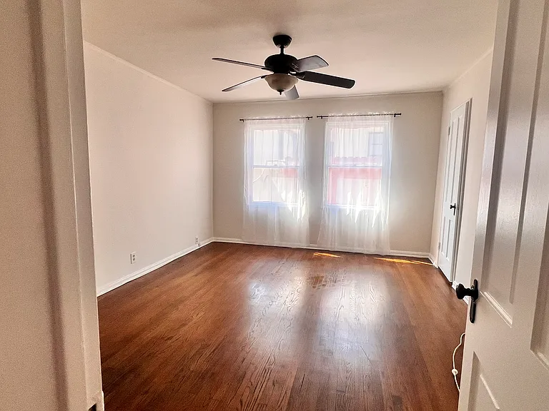 324 N Story Pl — Photo 10