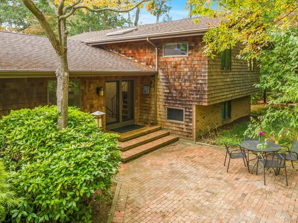 1425 Laurelwood Drive, Laurel, NY 11948