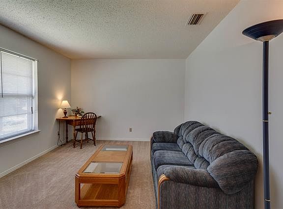 4th image of 2608 Montclair Ln