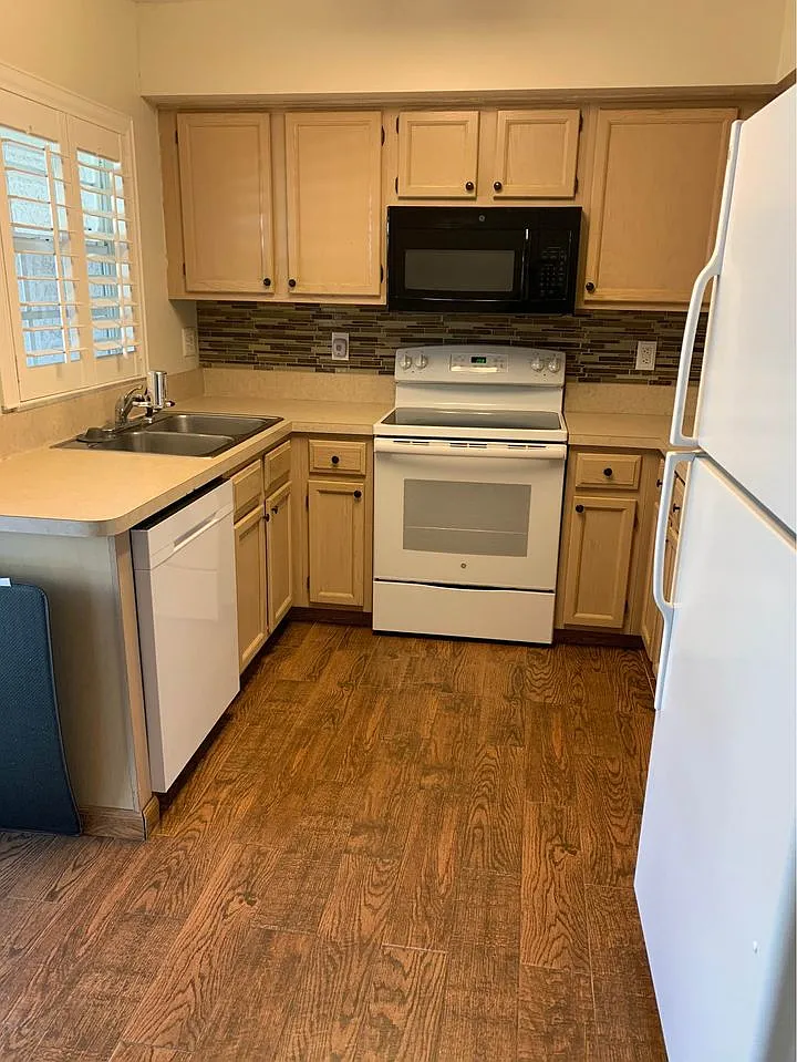 2 bed, 1396 sqft, $2,100 — Photo 4