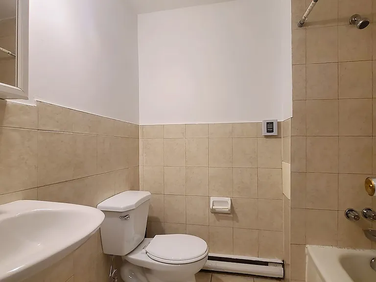 570 Eglinton Ave W #4 — Photo 13
