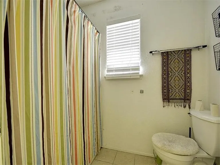 4520 Speedway #B — Photo 16