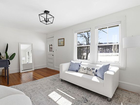 3rd image of 2 Cliff Rd