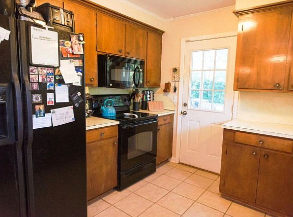3rd image of 2105 Sunset Dr