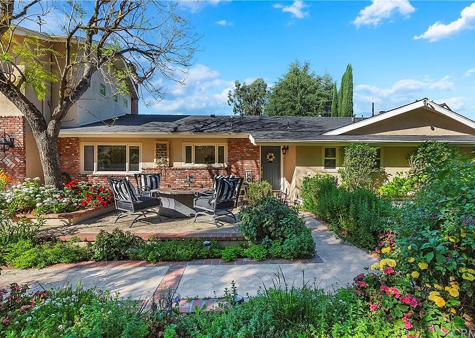 1st image of 1075 Hillcrest Dr