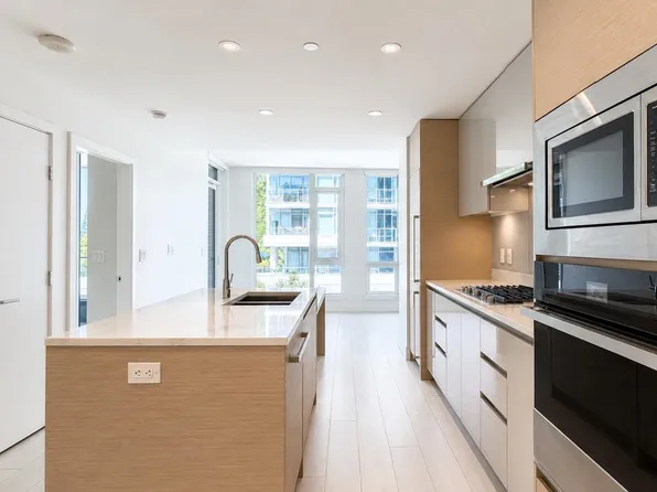 3538 Sawmill Cres #405, Vancouver, BC V5S 0C1