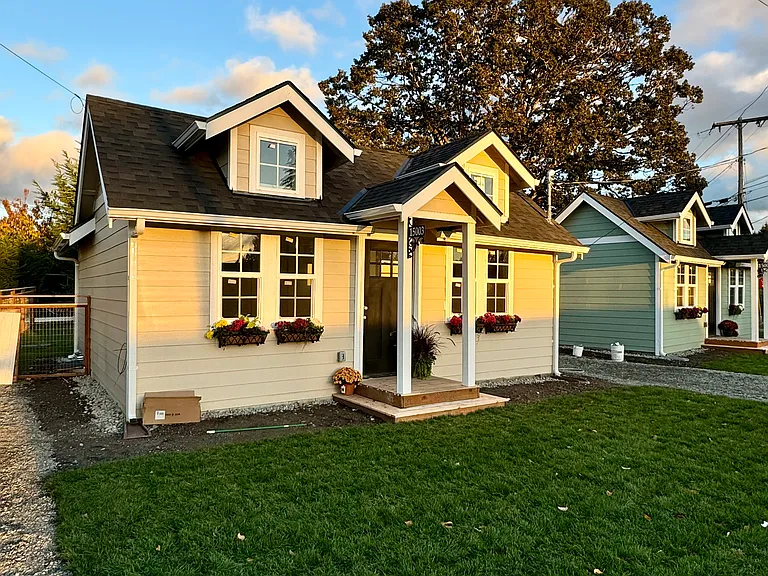 15003 W Thorne Ln SW — Photo 3