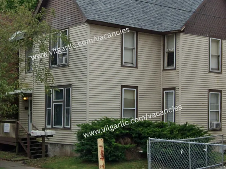 708 Perry St — Photo 1