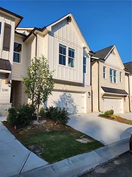 4 bed, 3.5 bath, 2755 sqft, $3,250 — Photo 1