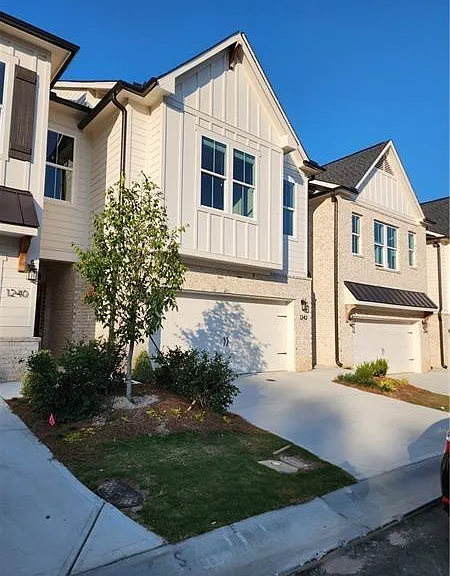 1242 Winterhaven Dr — Photo 1