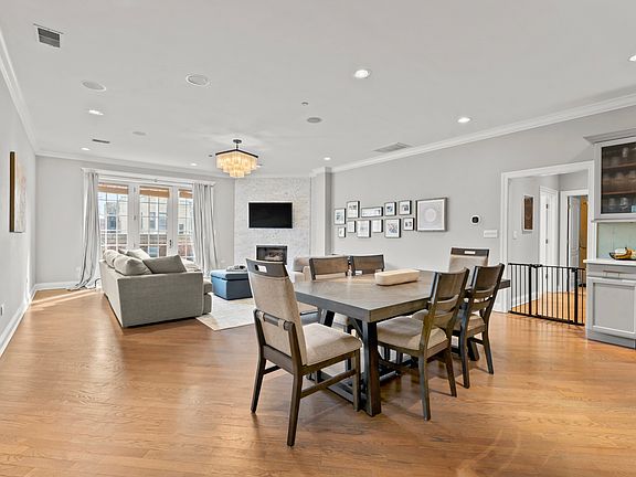 4th image of 2801 N Oakley Ave APT 104