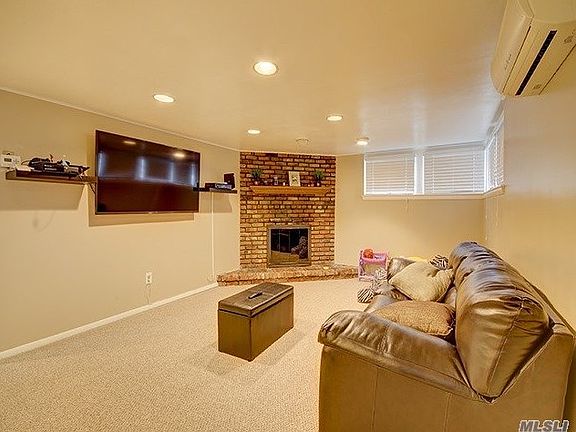3rd image of 2869 Charlotte Pl
