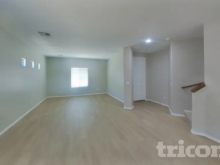10208 W Wier Ave — Photo 2