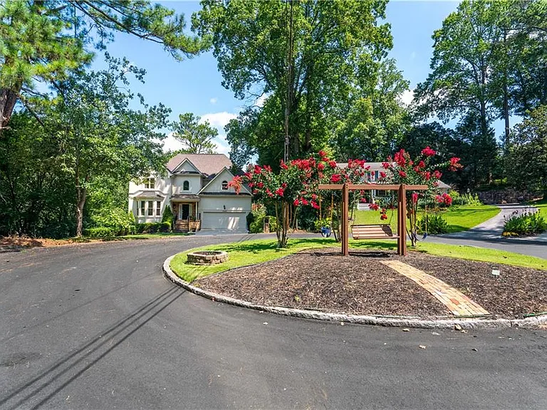 4260 Beverly Ln NE — Photo 34
