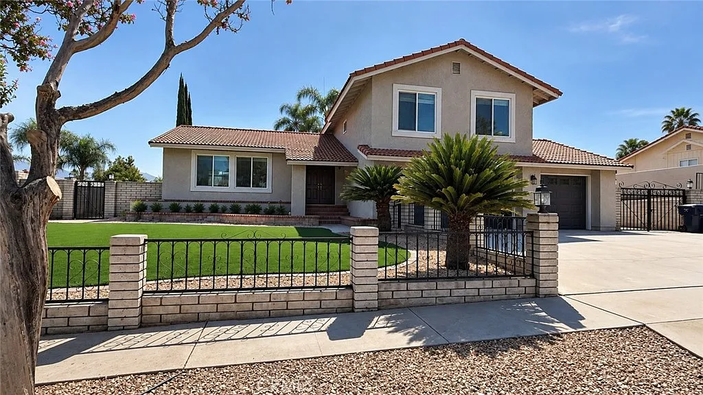 4 bed, 2.5 bath, 1982 sqft, $3,950 — Photo 1