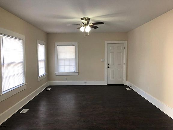 409 E. 6th st living room