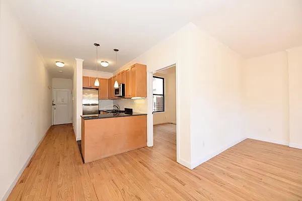 Rented by Buchbinder & Warren | media 29