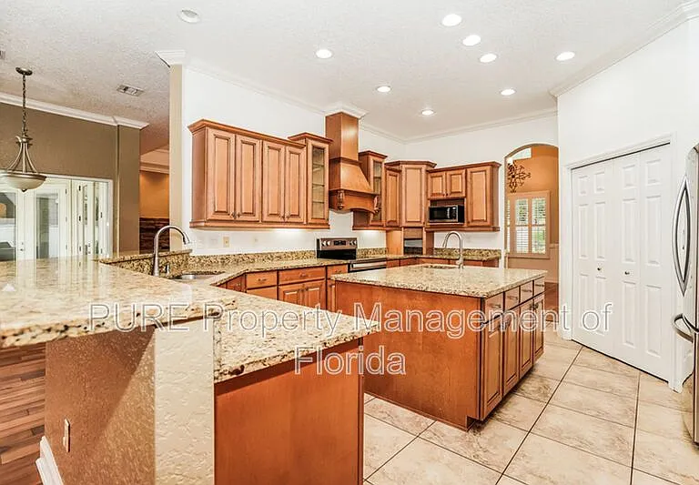1035 SW 33rd Pl — Photo 15