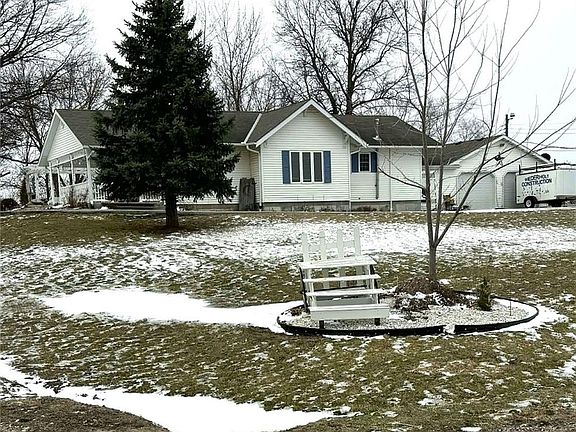 3rd image of 310 Berry St