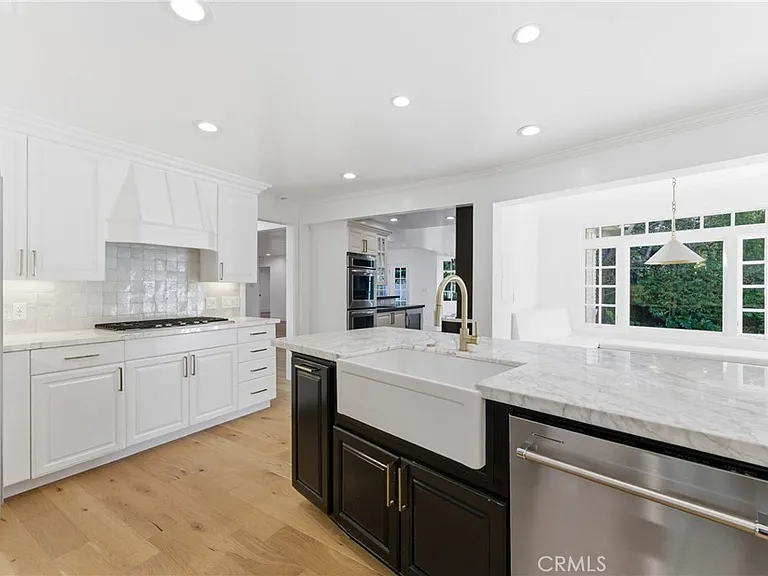 515 Kings Pl — Photo 5