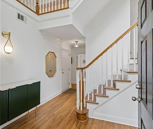 4th image of 1353 Edmund Park Dr