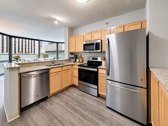 5th image of 222 N Columbus Dr APT 412