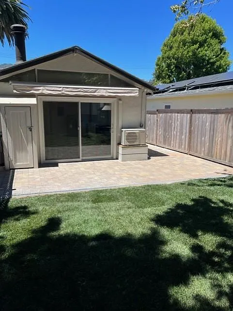 Studio, 700 sqft, $2,400 — Photo 4