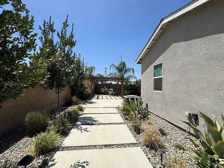 2637 W Andrew Ln — Photo 43