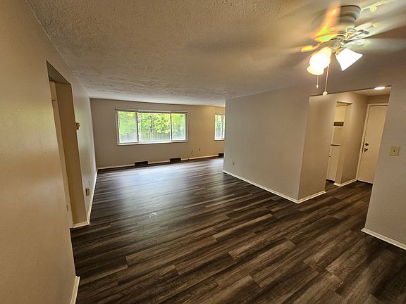 4th image of 24600 Euclid Ave #12