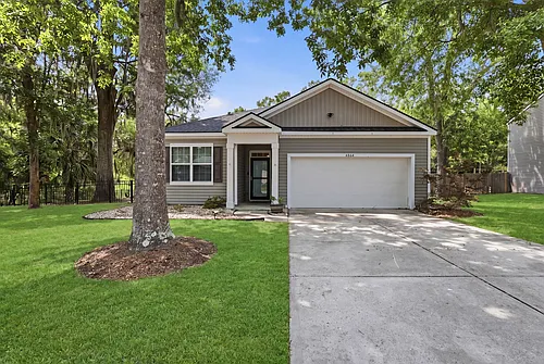 4864 Breeze Way Photo 1