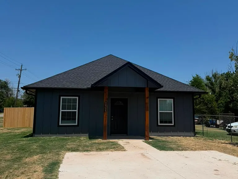 1515 SW F Ave — Photo 2