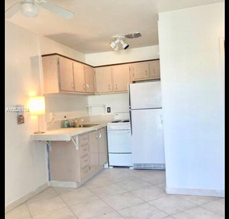 1st image of 2213 Lincoln St APT 2