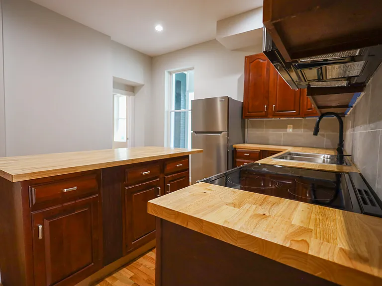 652 Delhi Ave — Photo 37