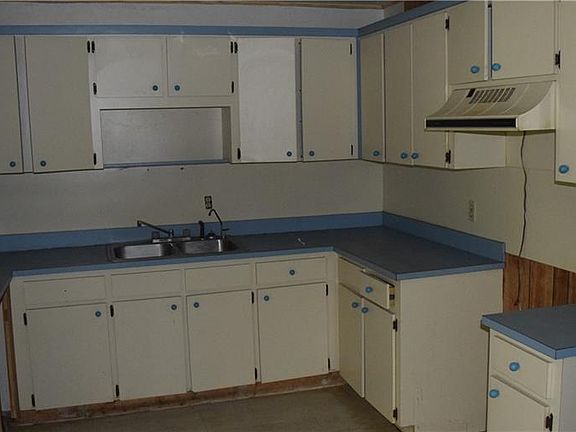 5th image of 1260 Melville Ave
