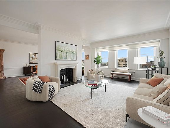 5th image of 431 W Oakdale Ave APT 14A