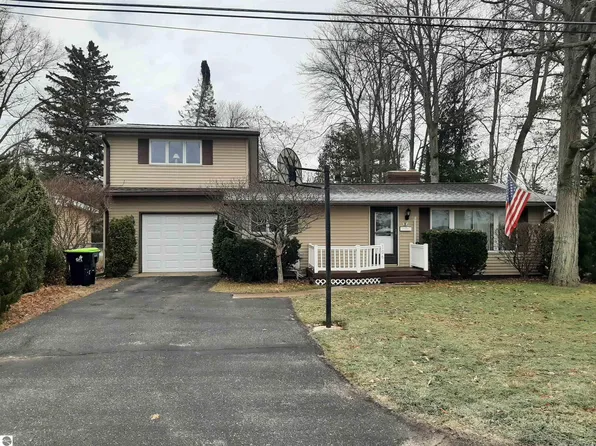 106 Emery St, East Tawas, MI 48730