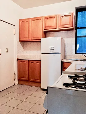 Rented by Warren T Real Estate Corp. | media 16