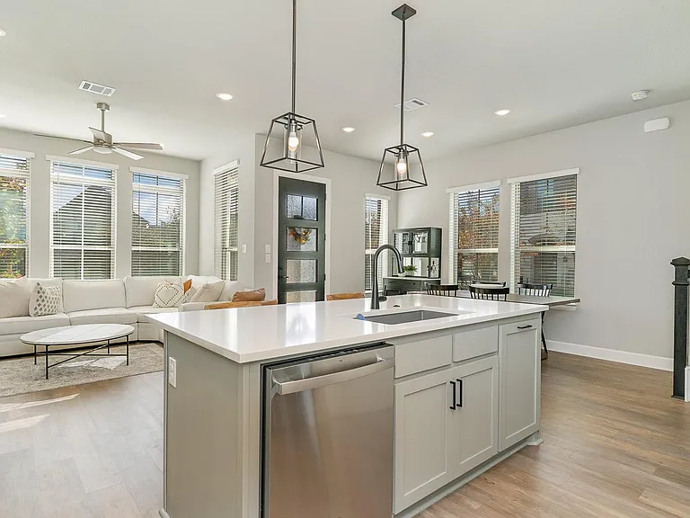 7104 Amber Grove Ct — Photo 10