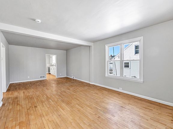 5th image of 415 E Maple St