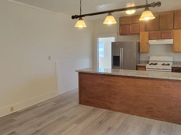 134 2nd St — Photo 3